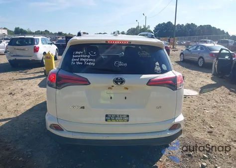 2017 Toyota Rav4 Le z USA, uszkodzony, nr VIN JTMZFREV8HJ124053
